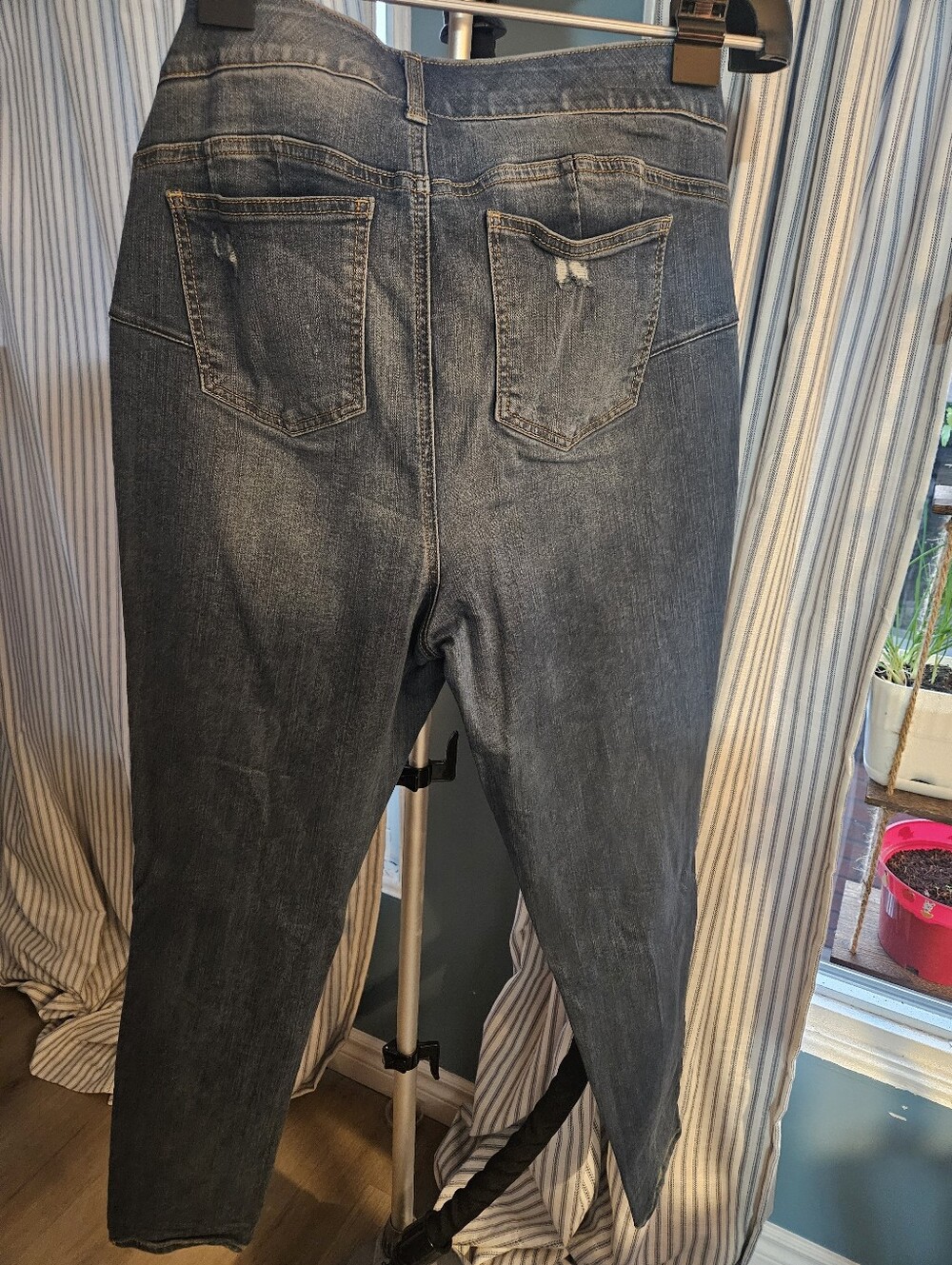 Torrid Bombshell premium Skinny - Picture 5 of 5
